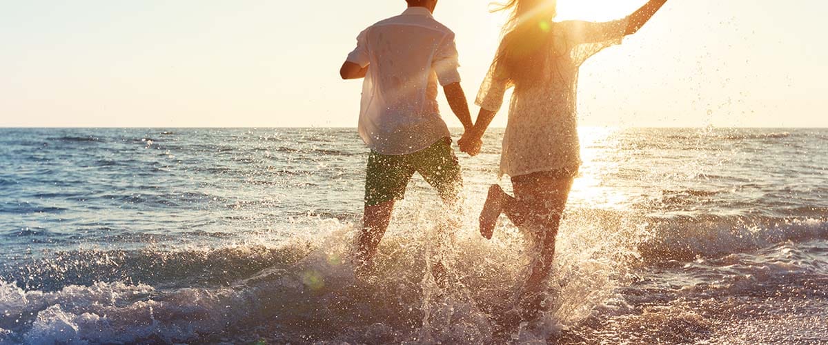 happy young couple enjoying sea 1